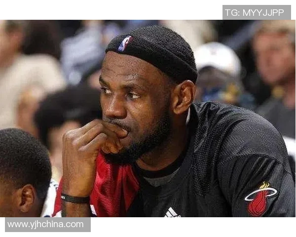 足球坛吃手事件盘点 揭秘那些曾因吃手引发争议的球星