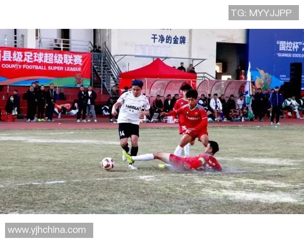 长跑球星跨界绿茵赛场展现惊人耐力引爆足球新激情